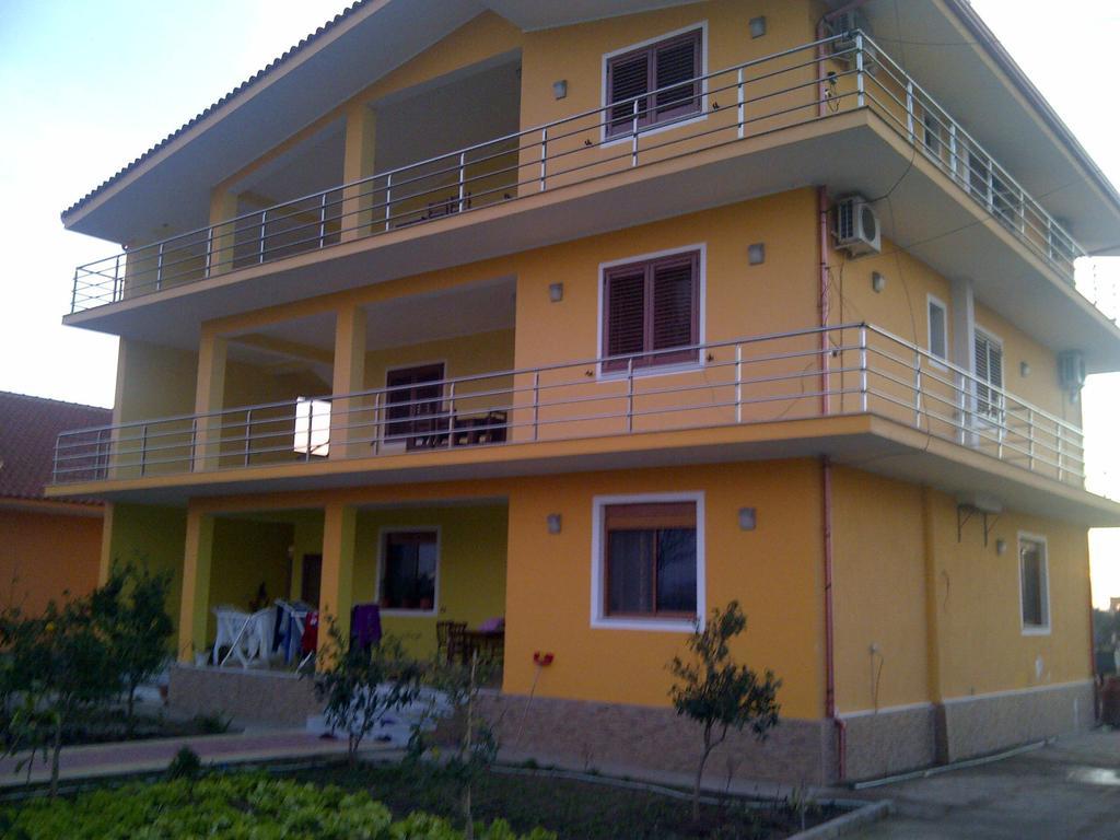 Guesthouse Fatos Biti Divjaka Exterior foto